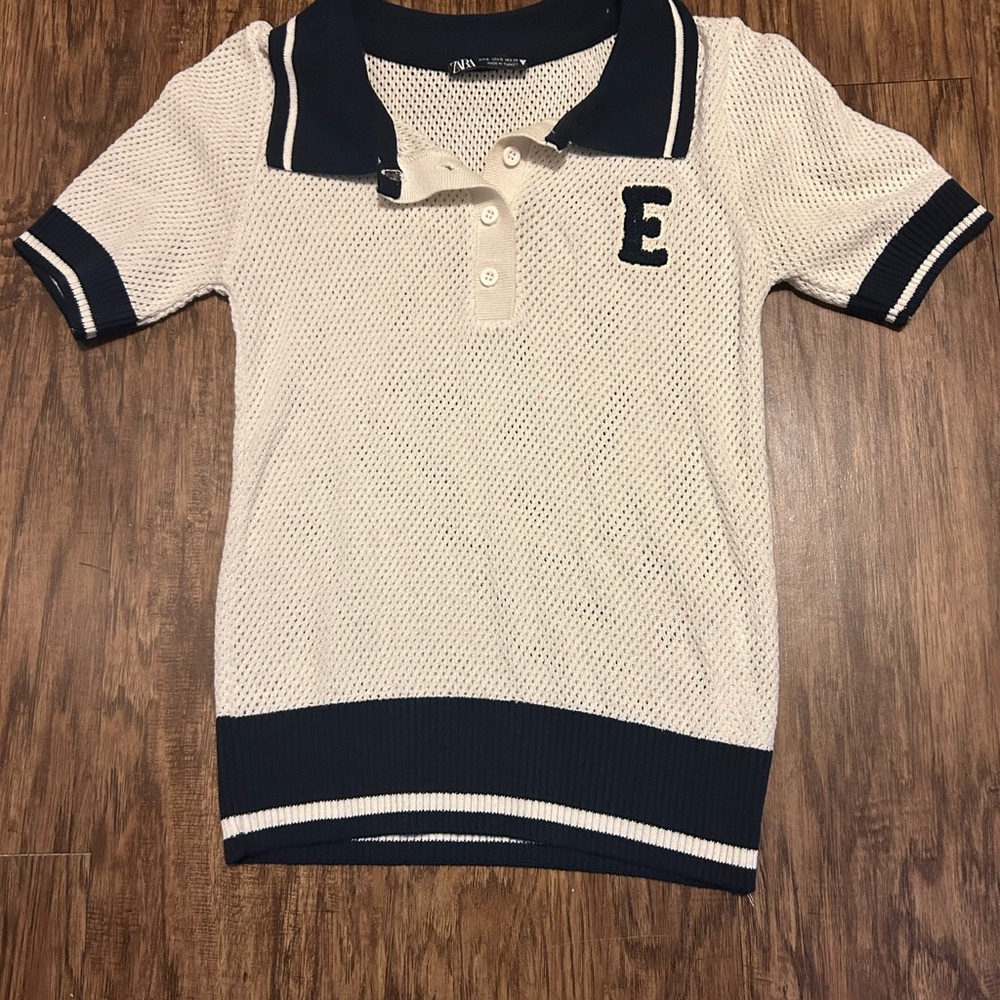 Chic Cream and Navy Knit Pullover